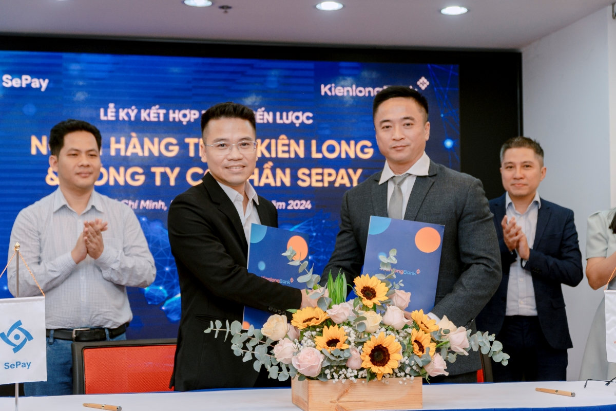 Đại diện KienlongBank và SePay tại lễ ký kết hợp tác