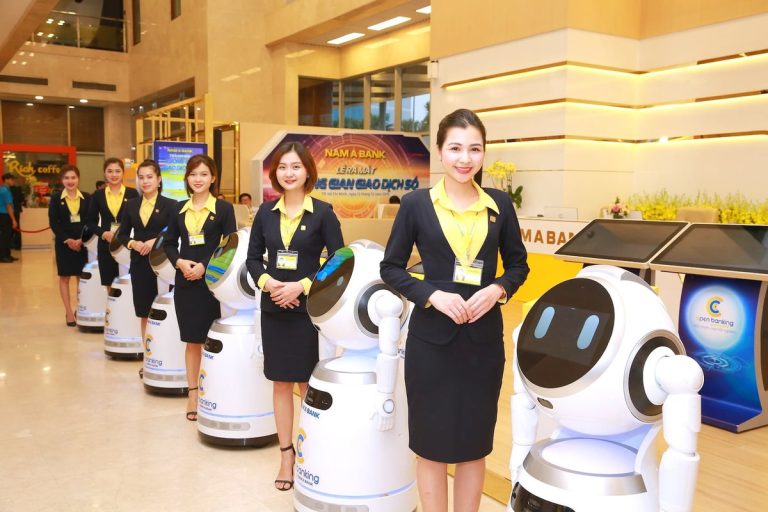 Quầy giao dịch ngân hàng Nam A Bank với robot phục vụ
