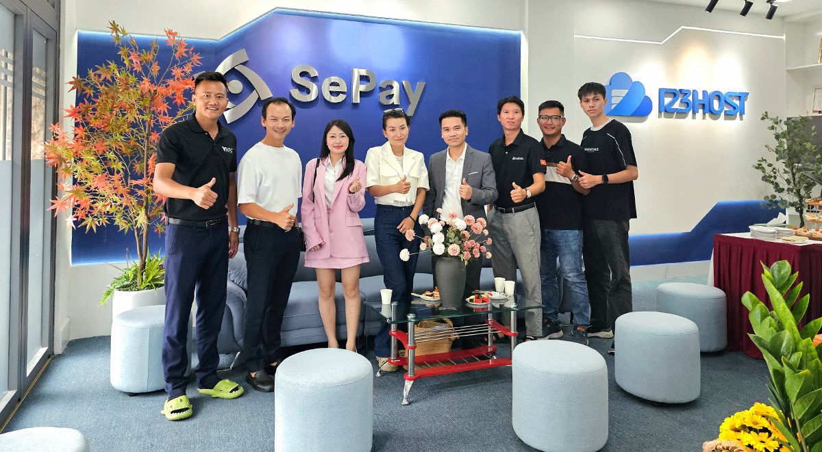 SePay cùng khách mời tại lễ khai trương văn phòng mới