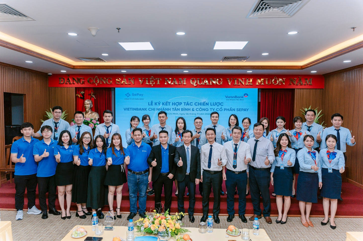 Đội ngũ VietinBank và SePay tại lễ ký kết hợp tác chiến lược