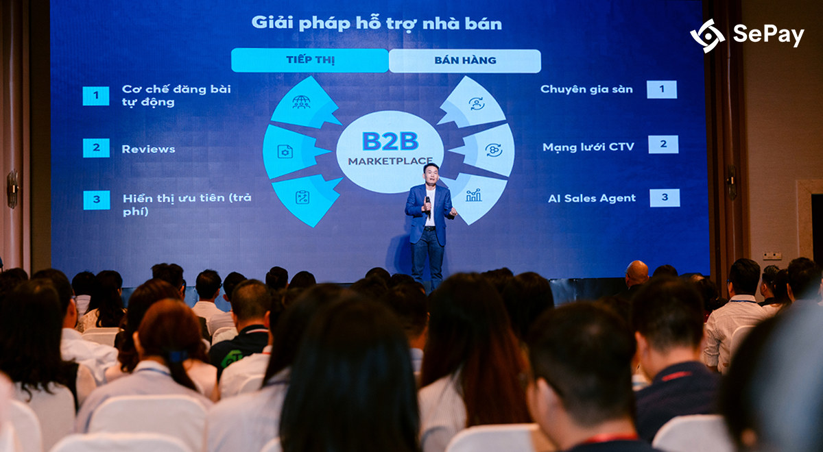 Diễn giả trình bày giải pháp hỗ trợ nhà bán tại CX Day 2025